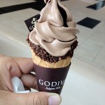 「ゴディバ ソフトクリーム ダブルチョコレート」をイオンレイクタウンで食べました