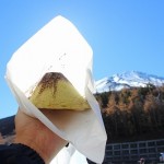 富士山五合目売店で売っている「富士山メロンパン」